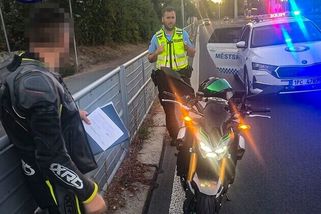 Ulicí jako po dálnici. Motorkáři v Plzni naměřili 120 km v hodině - Novinky